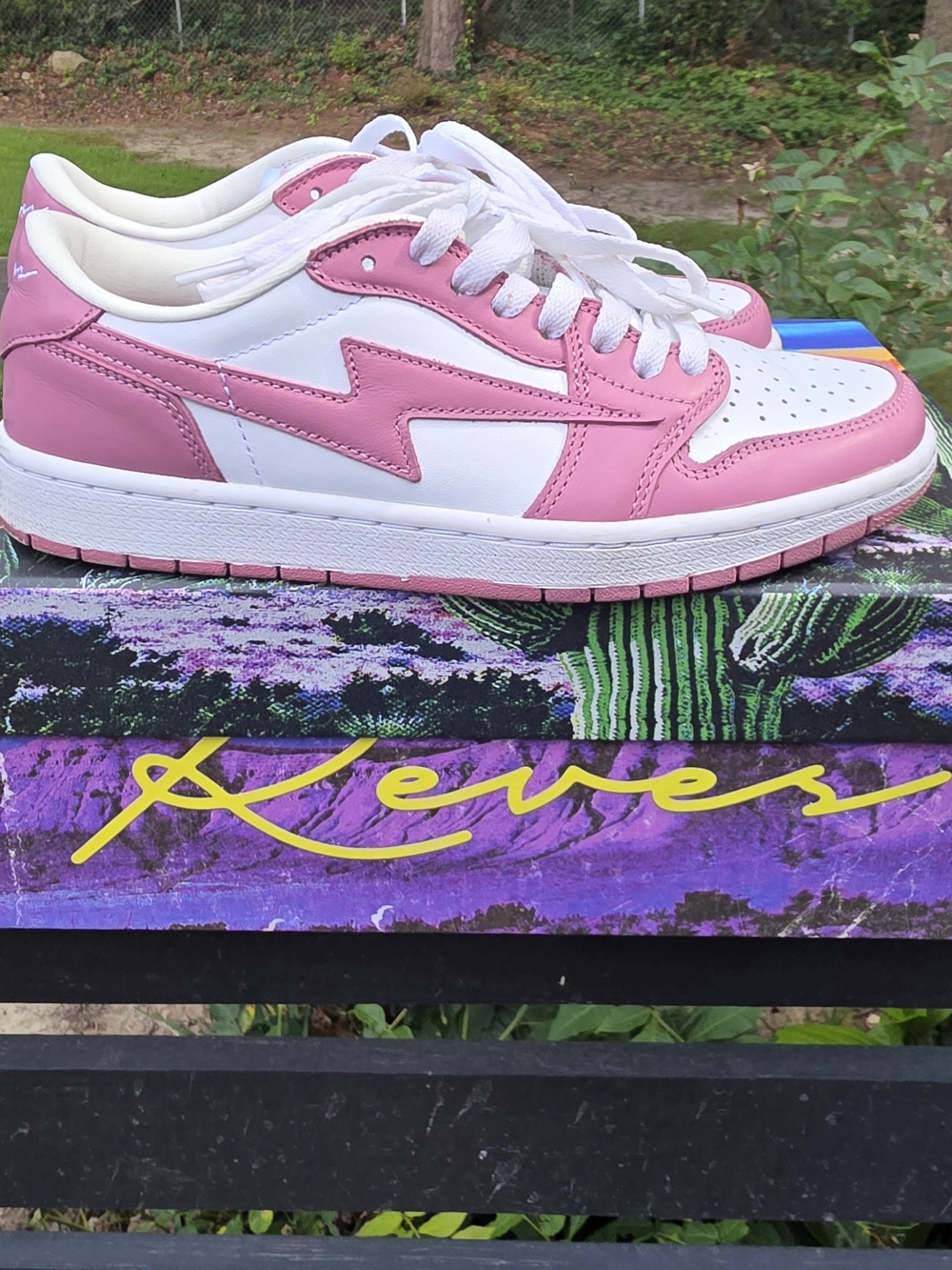 Air Kiy '85' Reves Paris 'Diplomat' Low Top Pink & White